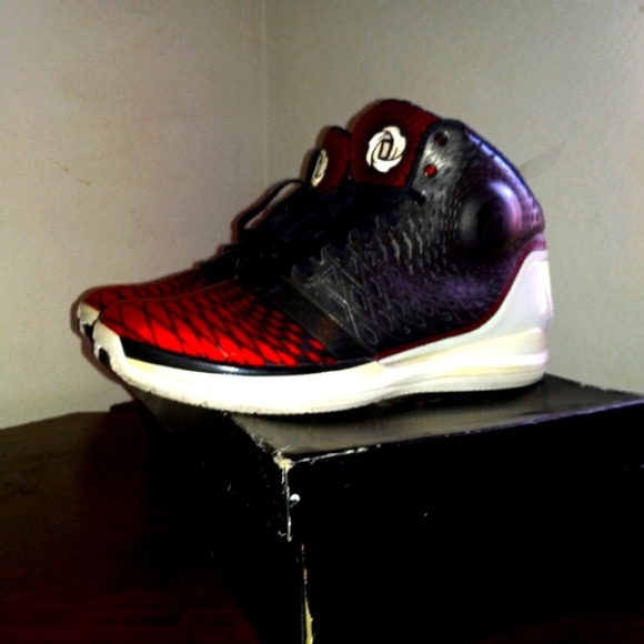 Derrick Rose Chicago Blacklight Scarlet Size 12 - Picture 2 of 10